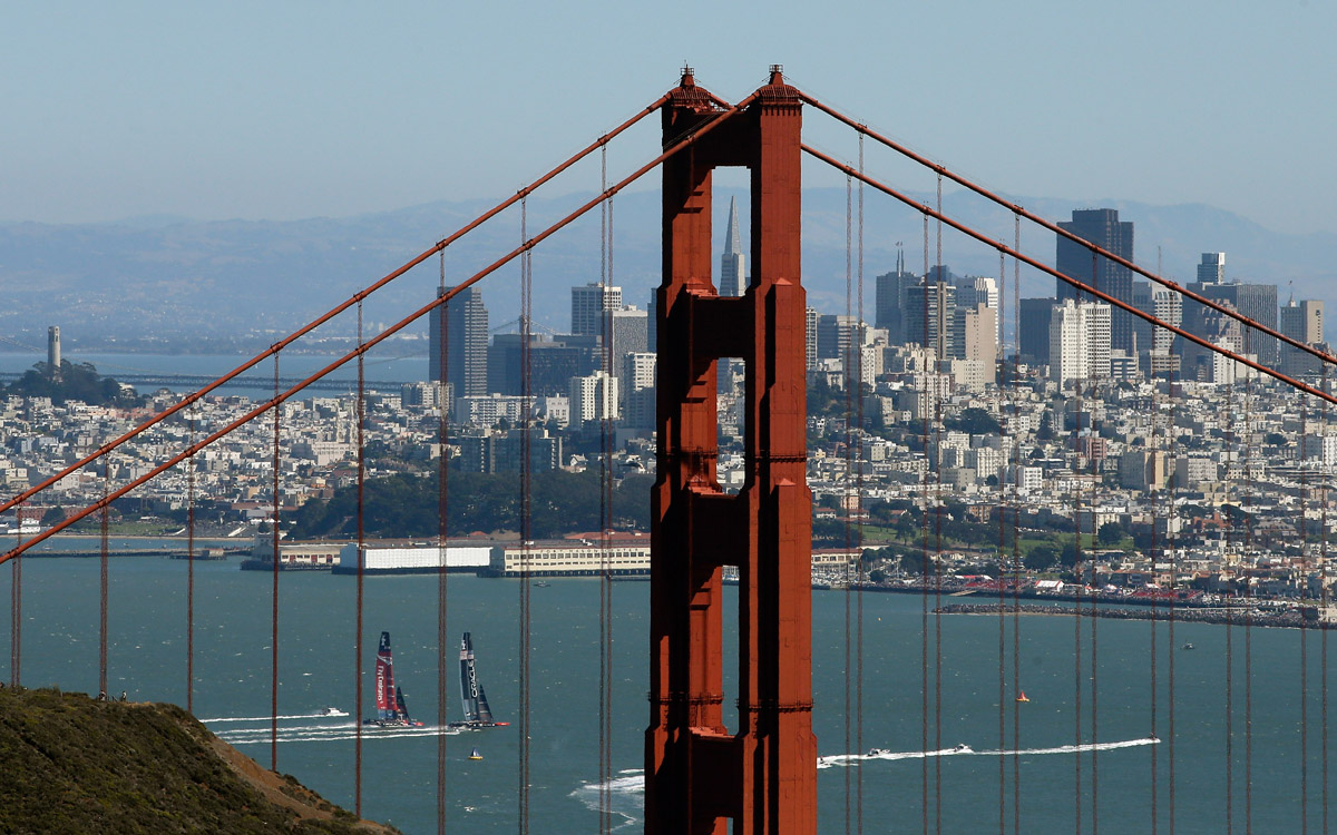 2013 America's Cup - San Francisco / Golden Gate Bridge and Transamerica Pyramid.  Photo: Ezra Shaw - Getty Images