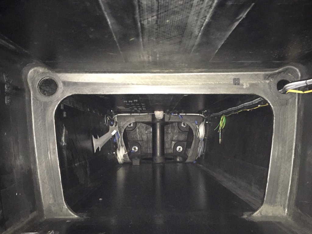 AC72 Winner America's Cup - mast step inside pod